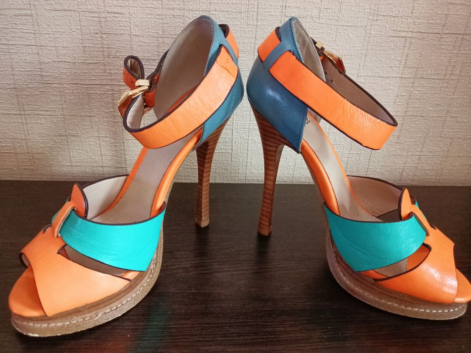 Босоножки кожаные