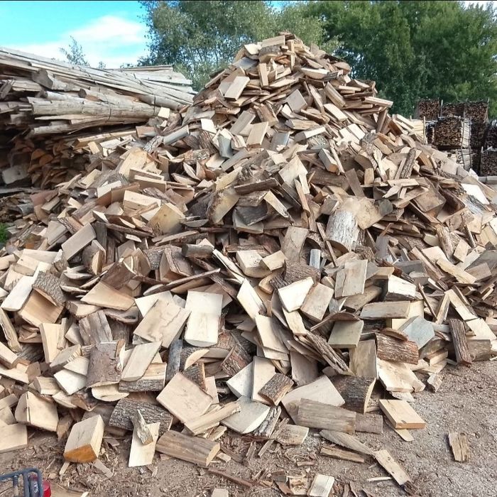 Vând lemne și deseuri la preț convenabil