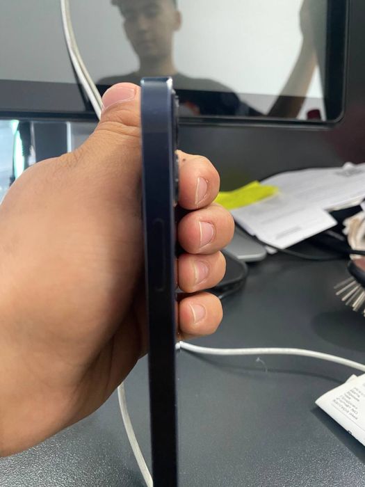 Iphone 12 mini  kok rangi