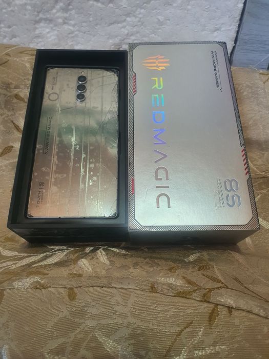 Redmagic 8s pro,  256gb/12gb