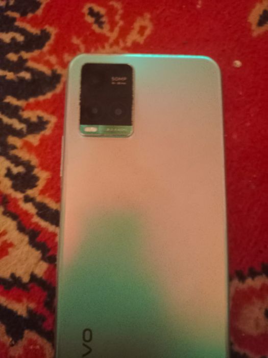 Продам телефон виво у33с