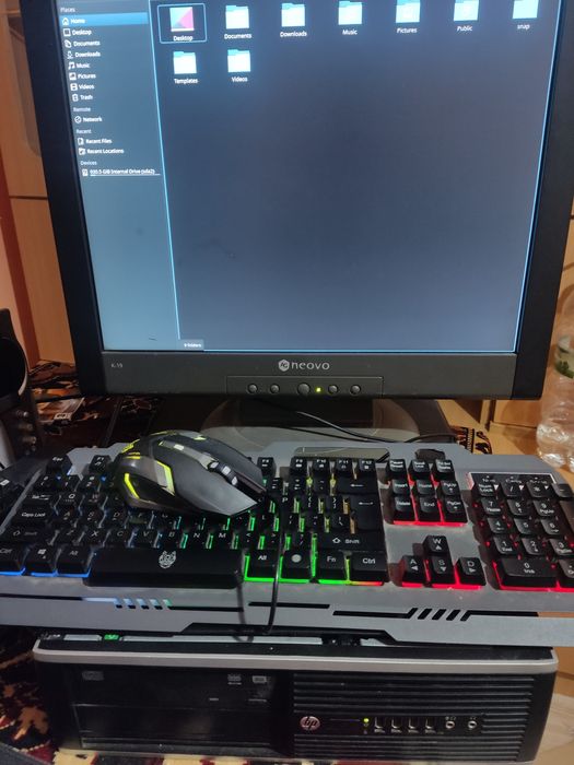 Calculator HP Compaq elite 8300 SFF + monitor + mouse + tastatură