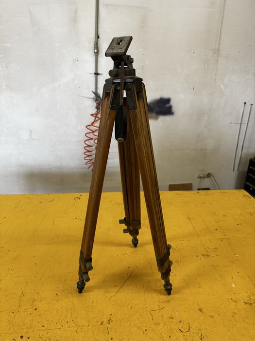 Метални и дървени столове