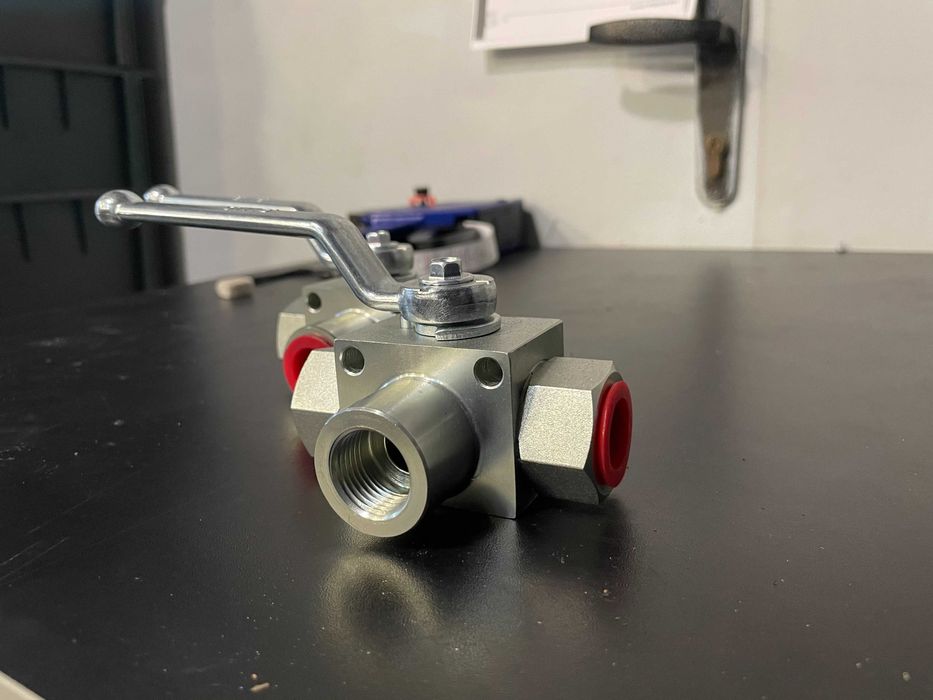 Кран шаровый (гидравлический)