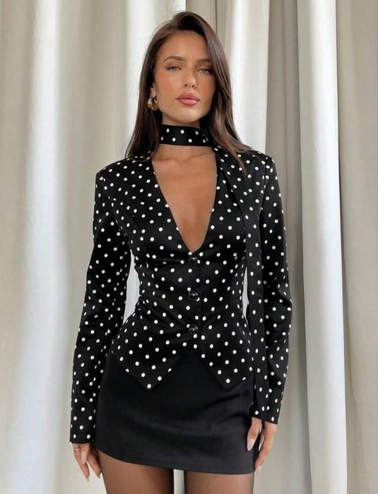 Блейзер в горошек черно цвета