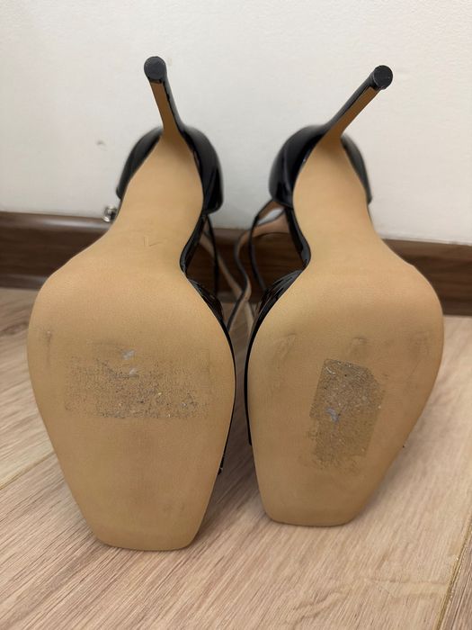 Совершенно новые босоножки