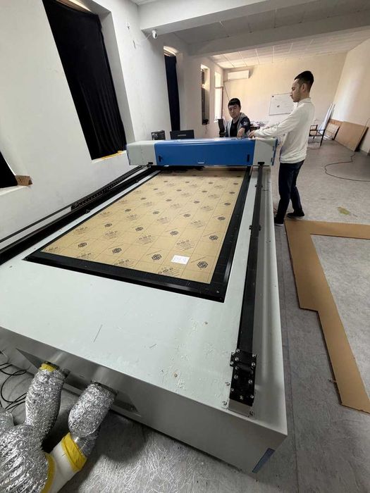 Продаётся лазерный гравировально-резальный станок