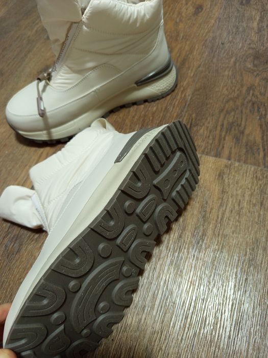 Зимние ботинки женские