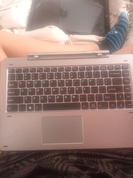 Vând laptop tip tableta