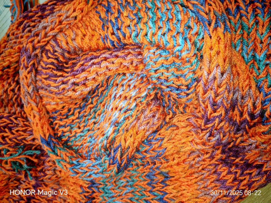 Ръчно изплетен пухкав зимен шал