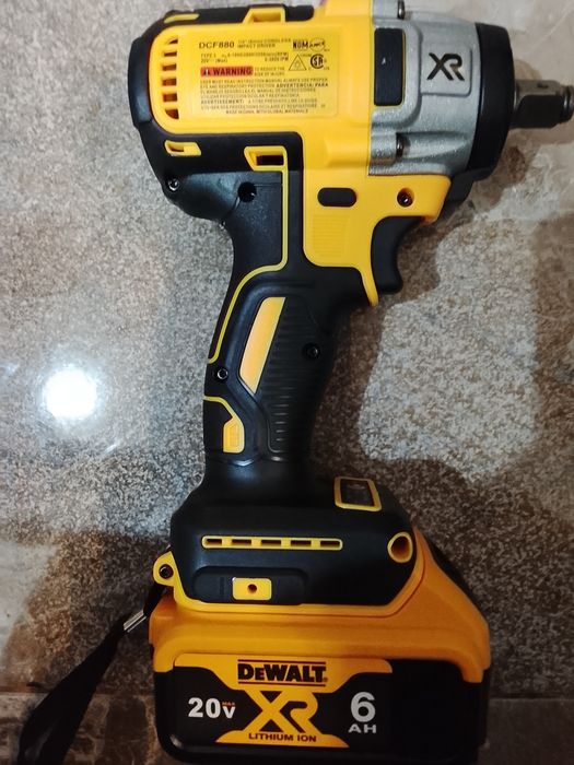 Impact pentru înșurubat DeWalt dcf 880 cu baterie de 6 a NOI