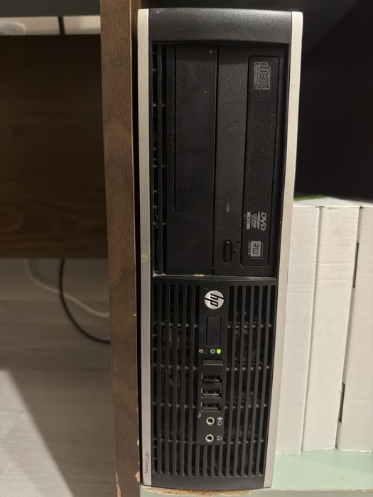 Продавам настолен компютър HP Compaq Elite 8300 SFF + Dell монитор