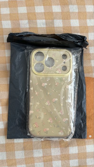 чехол на iphone 17 pro