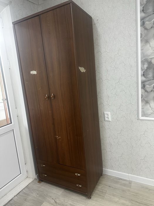 Большой шкаф для семьи