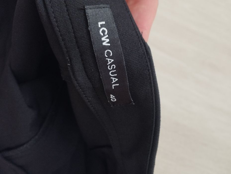 Елегантен панталон с висока талия и ръб 40 номер