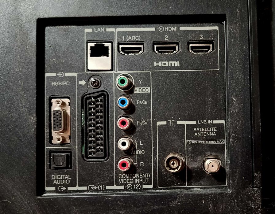 Телевизор Toshiba 40" 3D неисправный