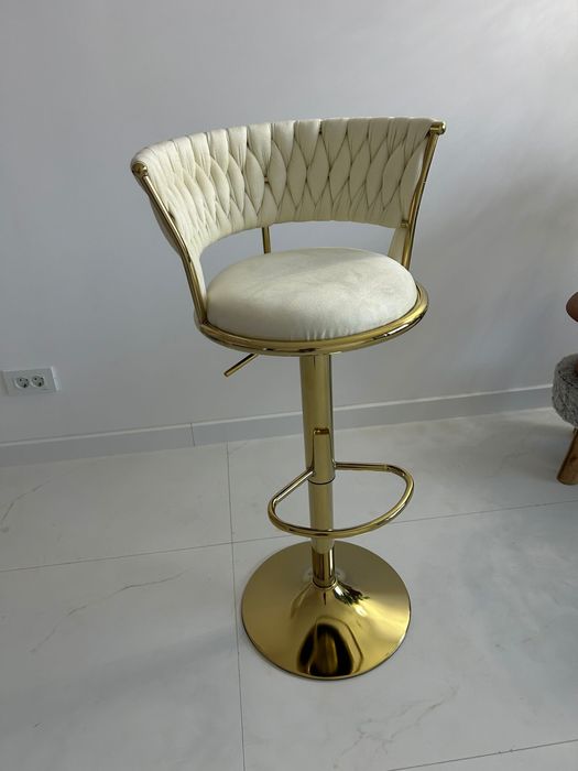 Vand patru scaune noi