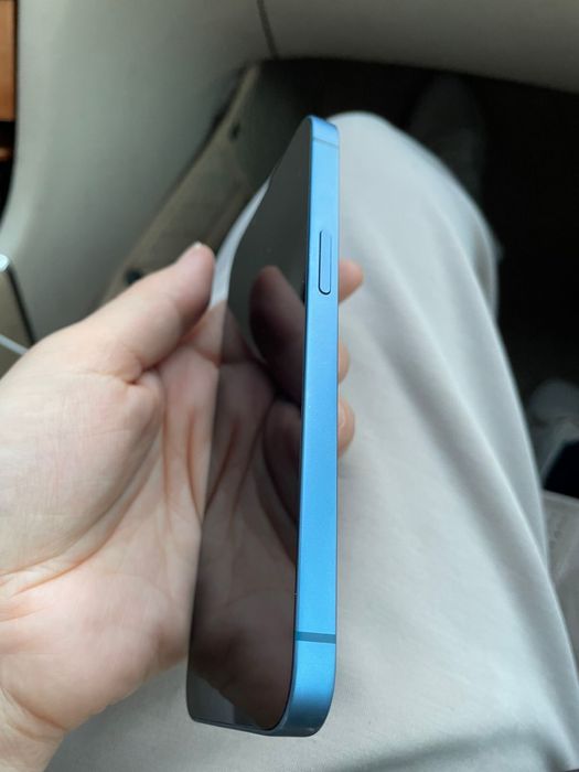 Продам Iphone 13