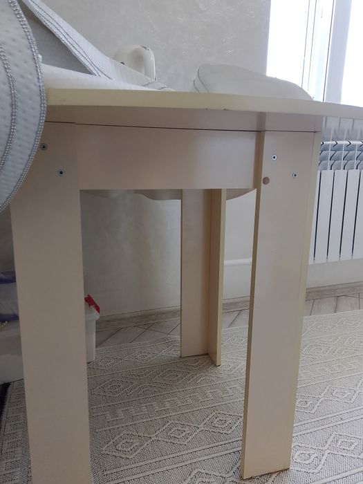 Обеденный стол в отличном состоянии