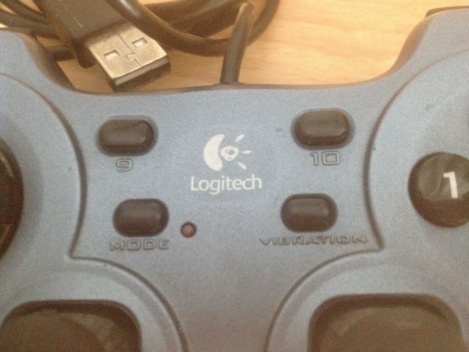 Проводной компьютерный джойстик Logitech