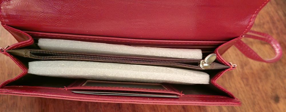 Дамско портмоне ново