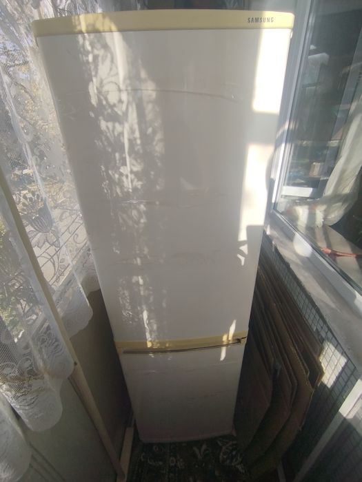 Холодильник Samsung