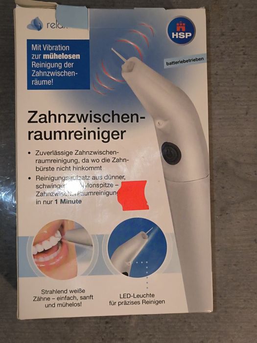 Dispozitiv pentru curățare interdentară cu led