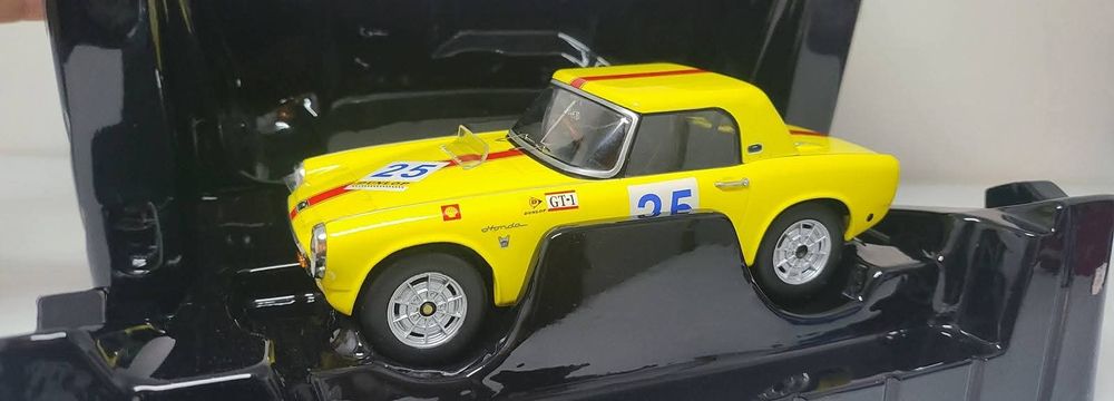 Machetă HONDA S800 1/18 Triple9