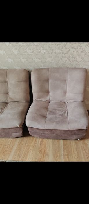 Продам хороший диван с креслами.