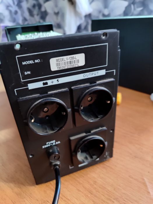 Продам ЮПС источник питания