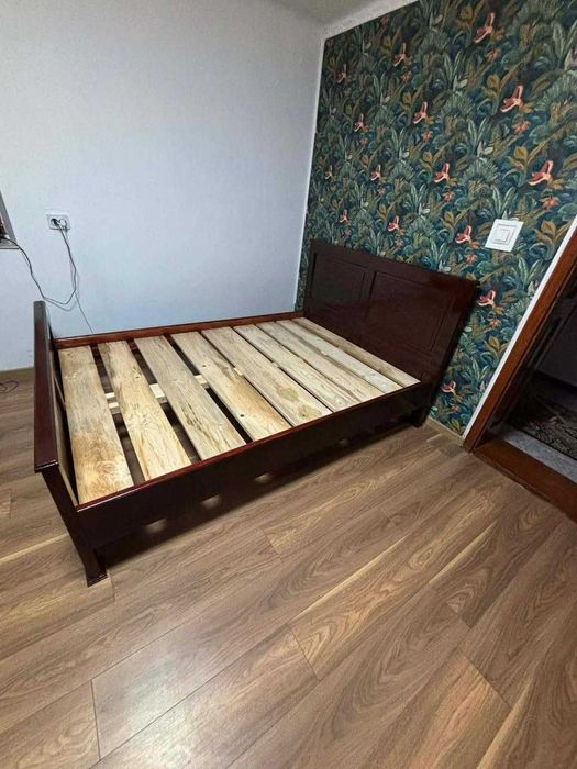 Mobilier la comanda din pal si lemn