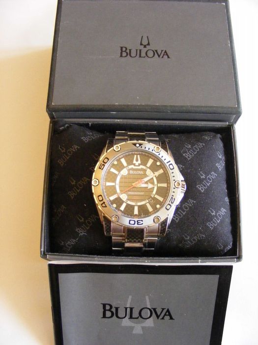 Bulova Precisionist Champlain Watch 300 Meters Carbon