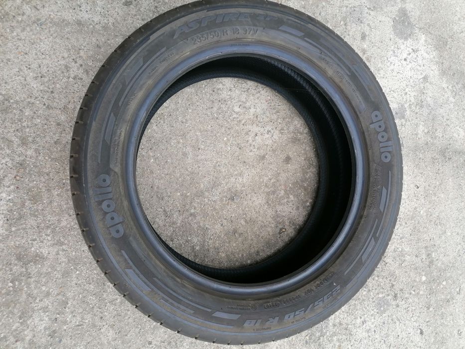 Vând 2 anvelope vară 235.50.18 și 225.50.18