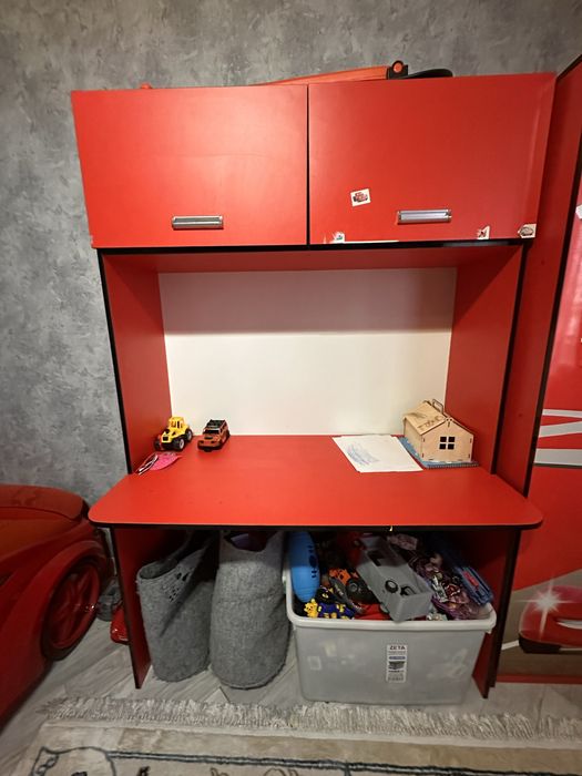 Продам детскую мебель и кровать с туалетным столиком