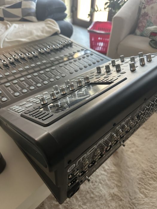Mixer Digital Midas M32R Live