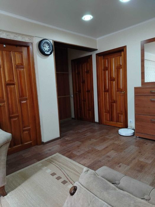 Продам 4-х комн.район Пристани,2/5 эт..