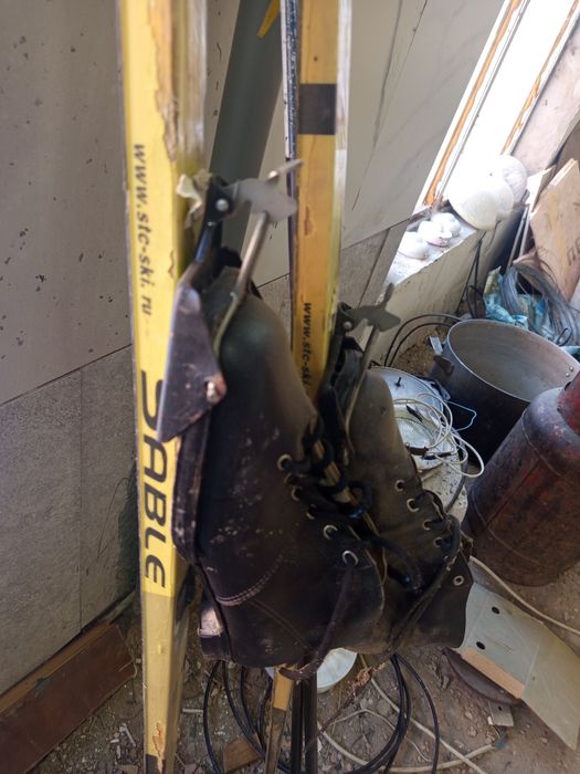 Продам лыжи с ботинками