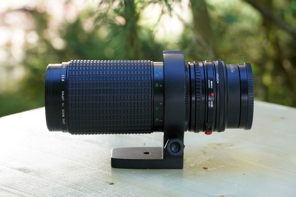 Obiectiv Sigma Zoom Lambda II 75-300mm f4.5-6.5, adaptat Sony E mount.