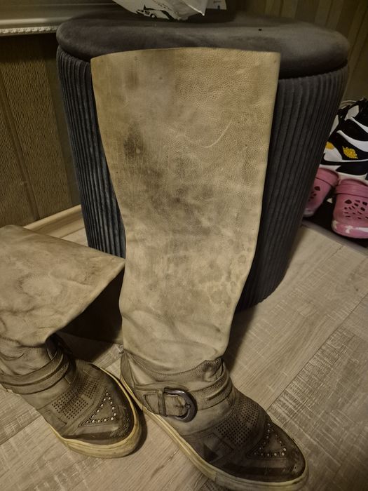 Дамски ботуши, естествена кожа.