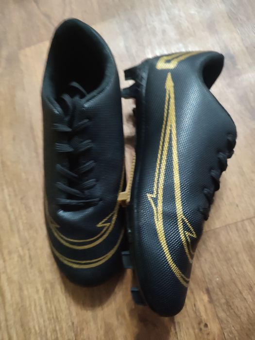 Продаю бутсы новые