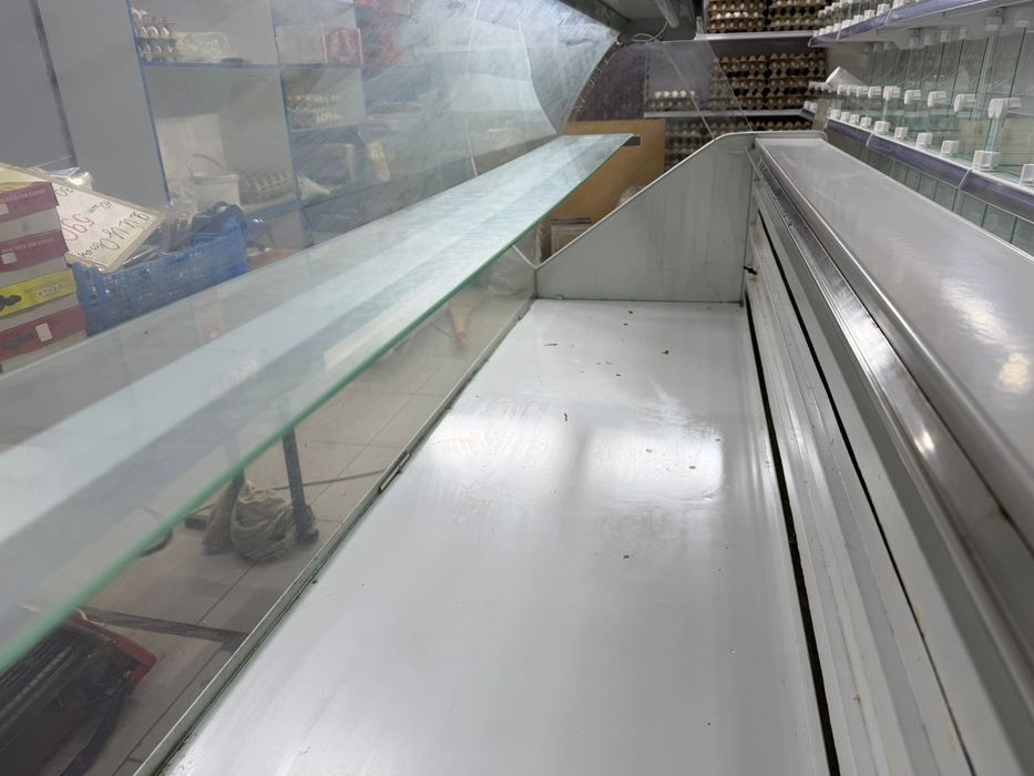 Продам витринный холодильник