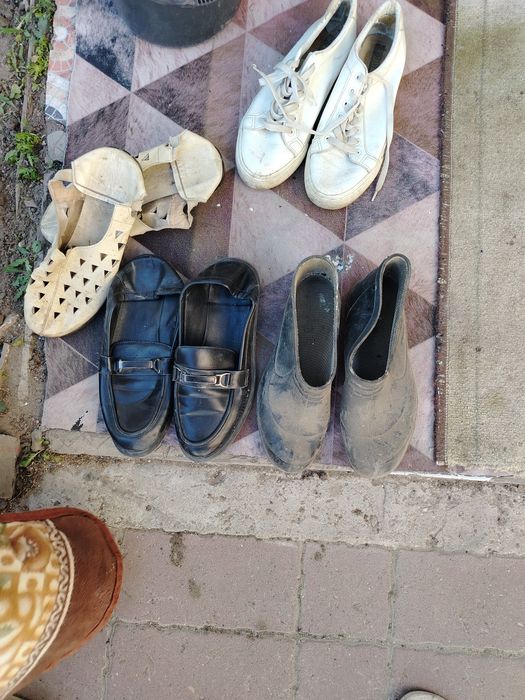 Отдам обувь памперсы для взлослых и одежду