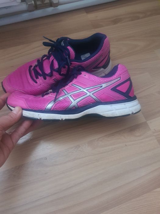 Дамски маратонки ASICS