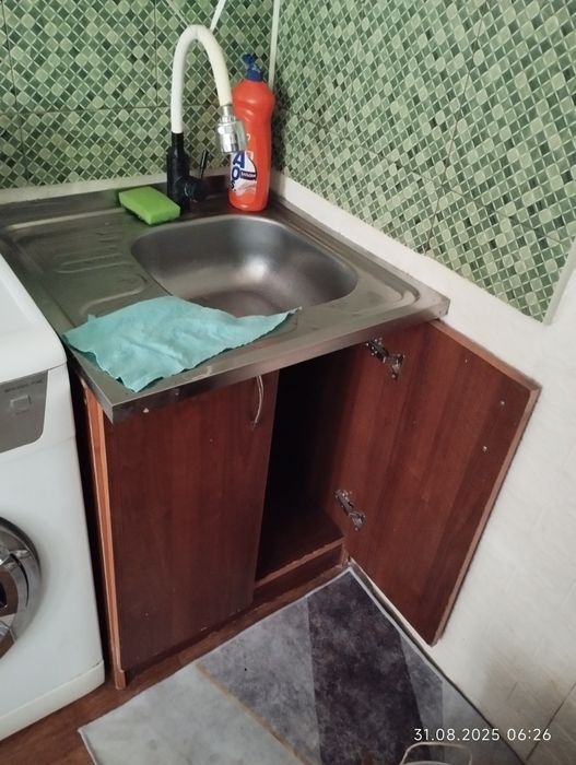 Кухонный гарнитур,мойку срочно продам