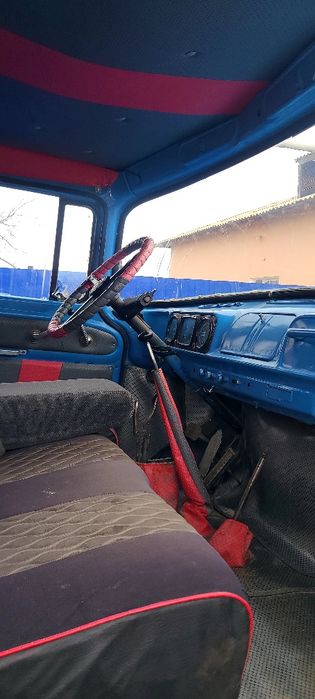 Zil 130.               .