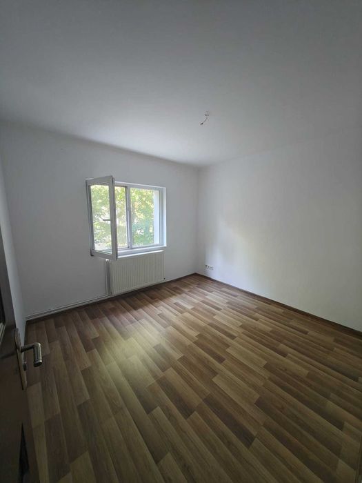 Vand apartament 4 camere, Micro 16