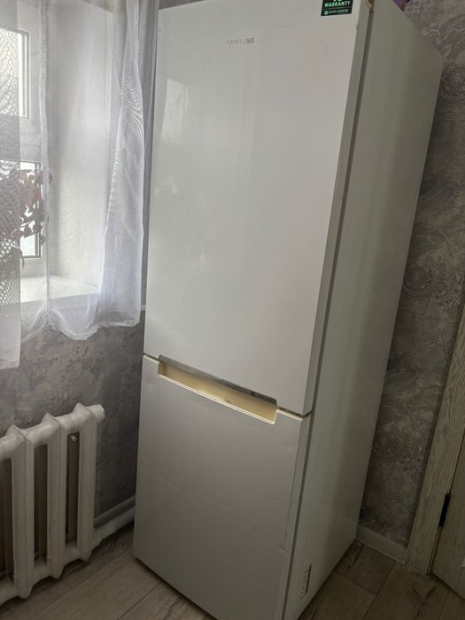Холодильник Samsung б/у, без проблем