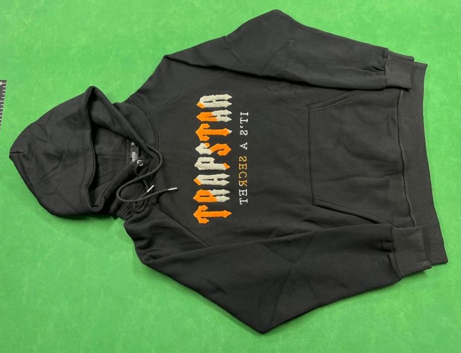 Vand hanorace trap star importate din U.S.A starea lor noi cu eticheta