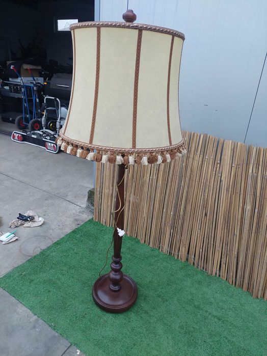 Лампион с голям абажур