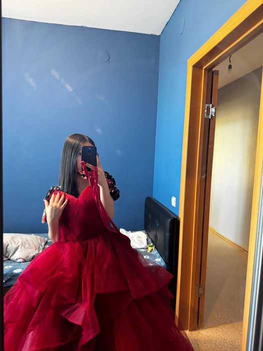 Продам на выпускной платья